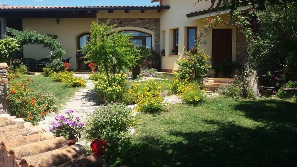 B&B Ottoulivi Sardara Bagian luar foto