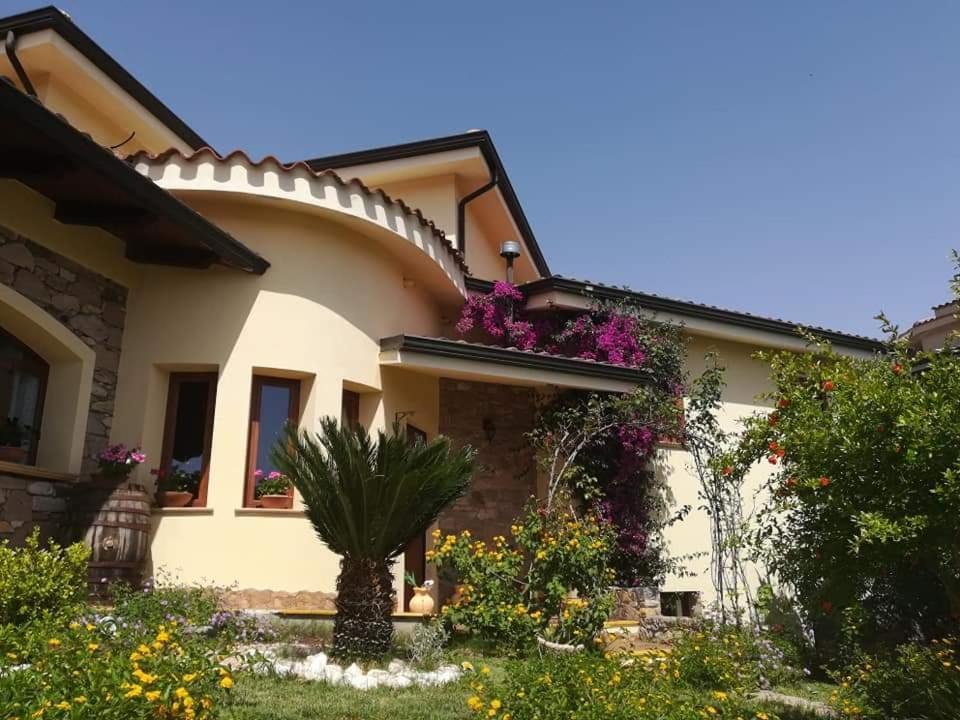 B&B Ottoulivi Sardara Bagian luar foto